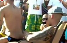 Gay sex in het openbaar op poolparty