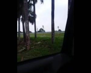 Een verboden vluggertje in de auto